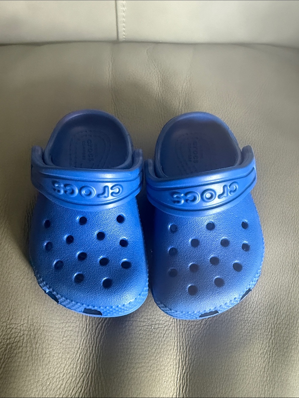 CROCS Kids Slip-On Clogs in Bright Blue. Size infant 5